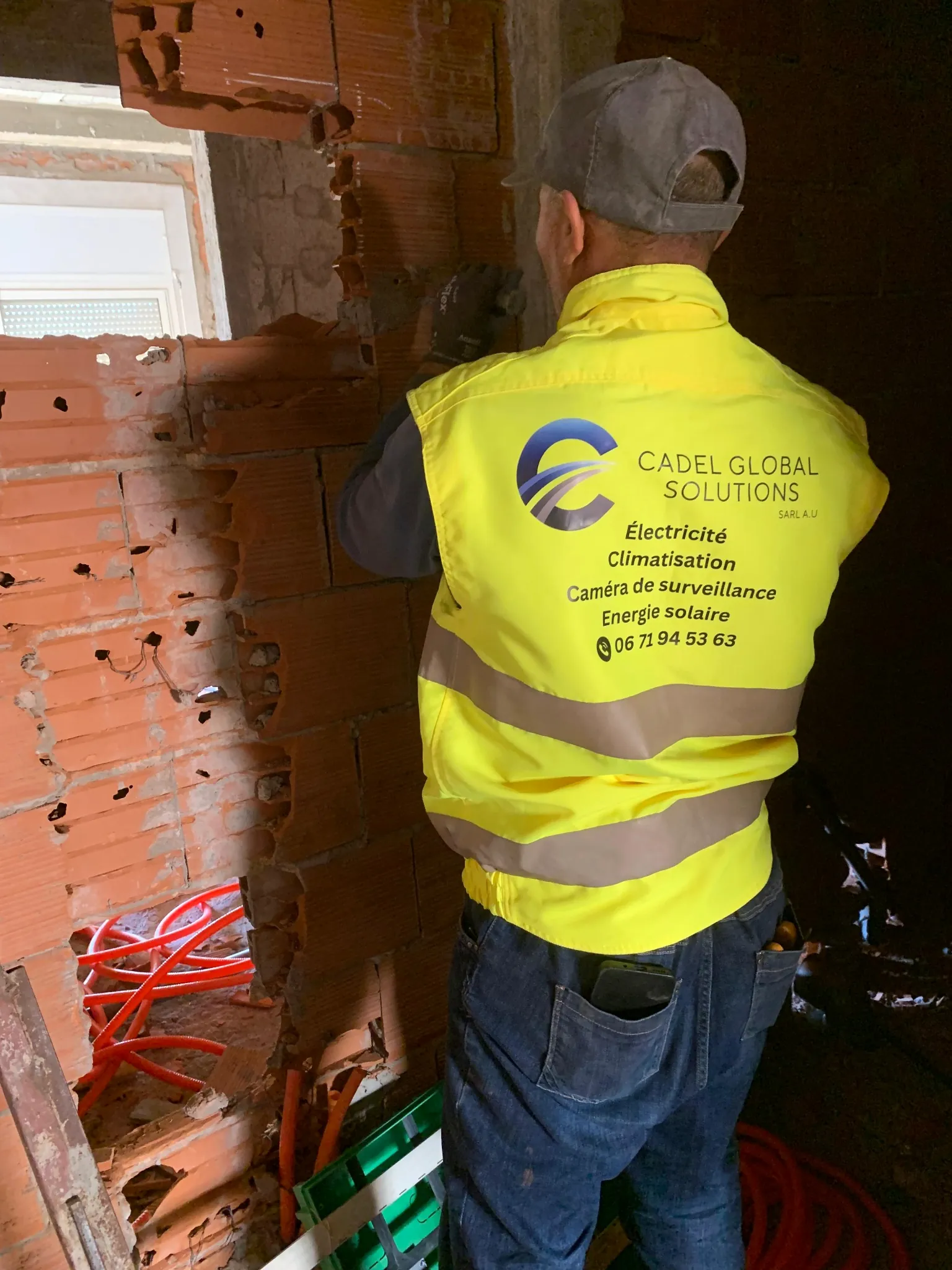 Installation électrique encastrée sur un chantier à Marrakech par CADEL Solutions